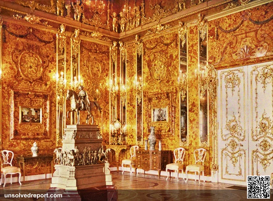 Tsarskoye Selo, Catherine Palace. The Amber Room in 1917. Autochromes of Andrei Andreyevich Zeest are made in June-Augu…