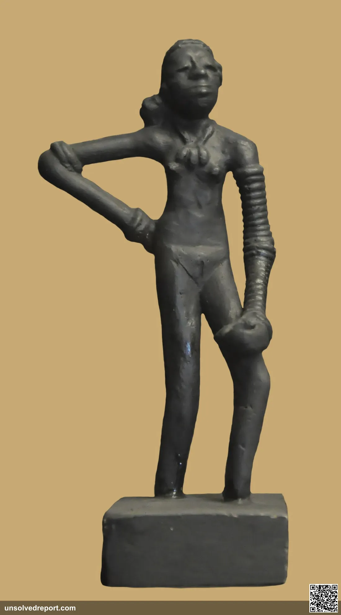 Replica of 'Dancing Girl' of Mohenjo-daro at Chhatrapati Shivaji Maharaj Vastu Sangrahalaya in Mumbai, India.
