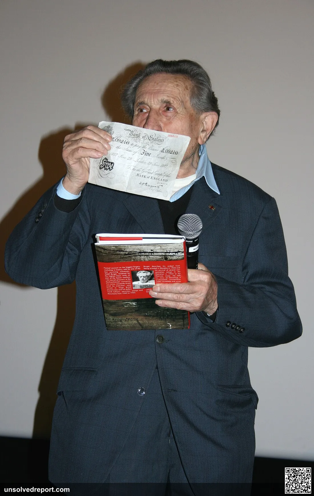 Adolf Burger à l'avant-première des Faussaires diffusée à l'UGC Ciné Cité Les Halles, à Paris.