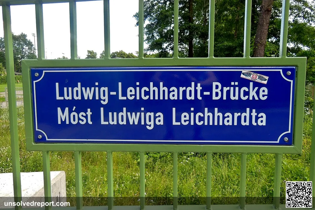 Schild an der Ludwig-Leichhardt-Brücke/Móst Ludwiga Leichhardta in Cottbus
