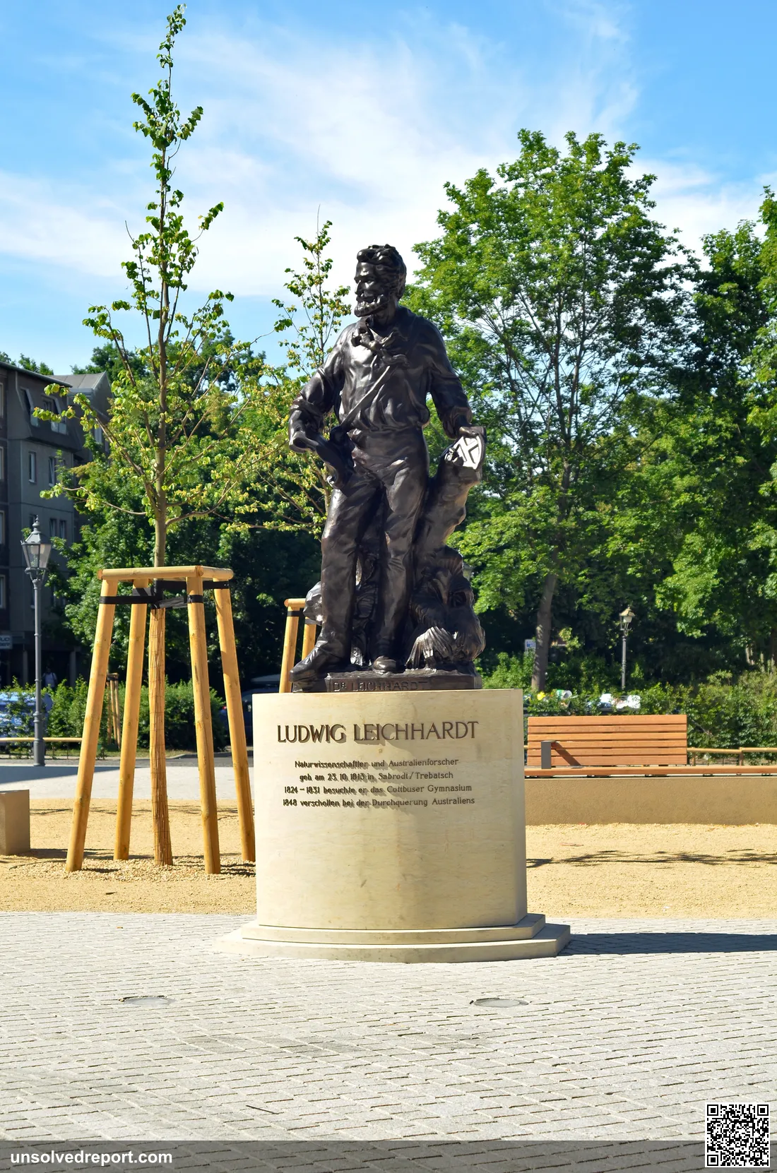 Bronze statue of Ludwig Leichhardt on the newly-remodeled Oberkirchplatz in Cottbus-Mitte.Freedom of panorama applies.