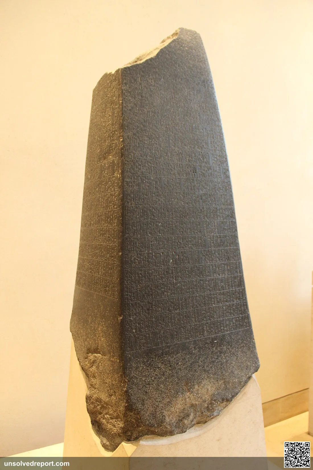 Obelisk of Manishtushu, King of Akkad, c. 2270 BC Ancient Near East Gallery, Louvre Museum, Paris, France. Complete ind…